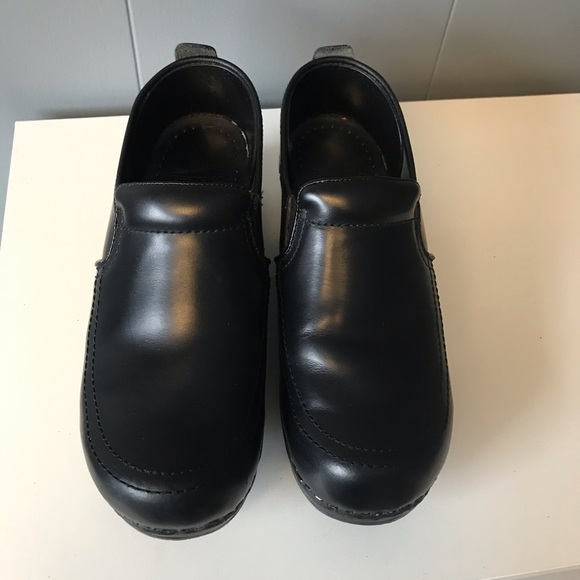 Dansko Black Leather Comfort Clogs - Picture 3 of 12